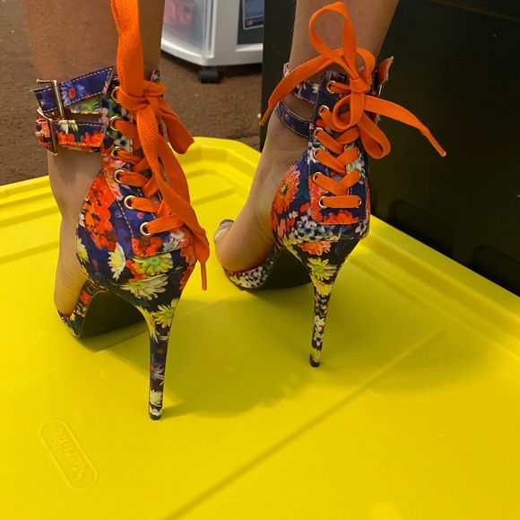 Heels - Picture 5 of 8